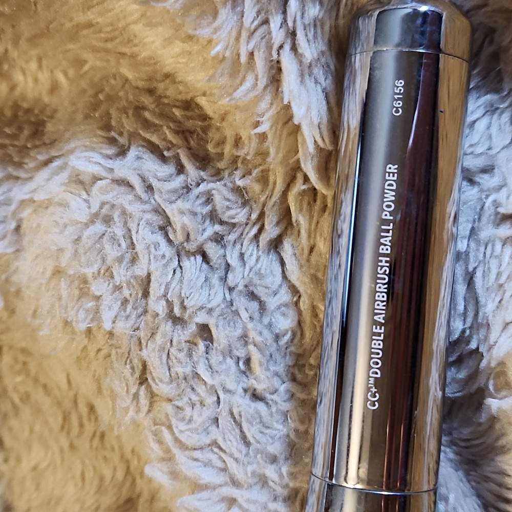 IT Cosmetics makeup brush